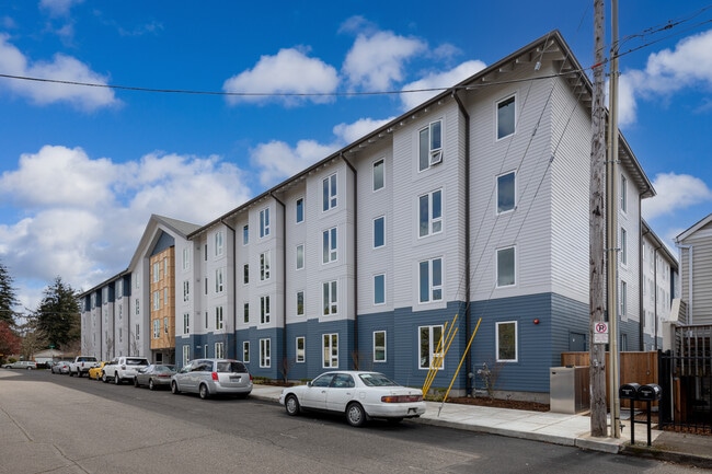 WyEast Plaza - Waitlist! No availability!! in Portland, OR - Foto de edificio - Building Photo