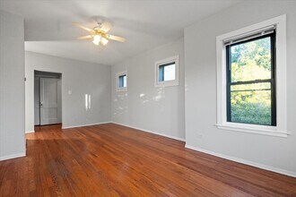 6700 S Merrill Ave in Chicago, IL - Building Photo - Building Photo