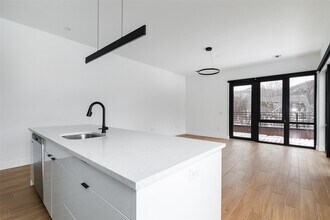 300 Arno Dr in Beacon, NY - Building Photo - Building Photo