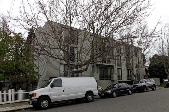 382 Adams St in Oakland, CA - Foto de edificio - Building Photo