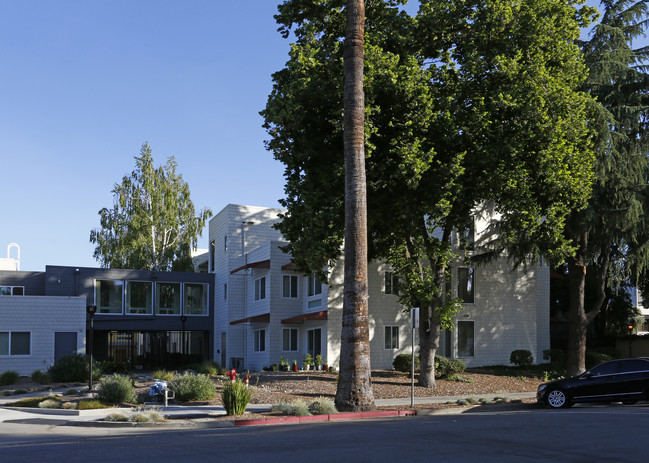 Lenzen Gardens in San Jose, CA - Foto de edificio - Building Photo