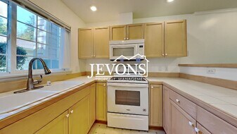 25235 SE Klahanie Blvd in Issaquah, WA - Building Photo