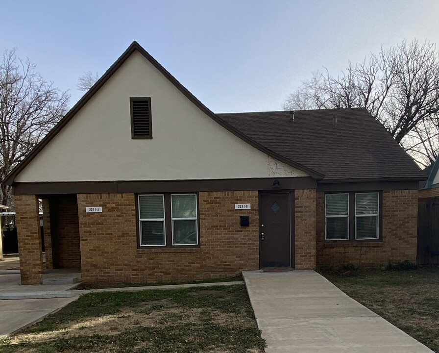 2211 17th St in Lubbock, TX - Building Photo
