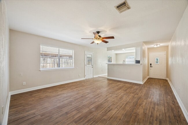 1808 Wren Dr in League City, TX - Building Photo - Building Photo