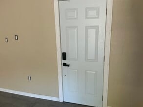 1234 E Flora St, Unit 1 in Stockton, CA - Foto de edificio - Building Photo