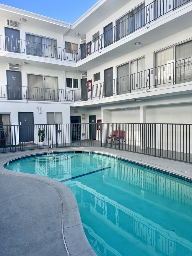 Gregory Way Apartments in Los Angeles, CA - Building Photo - Building Photo