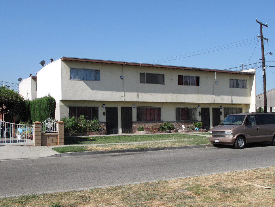 3036 Flower St in Lynwood, CA - Building Photo