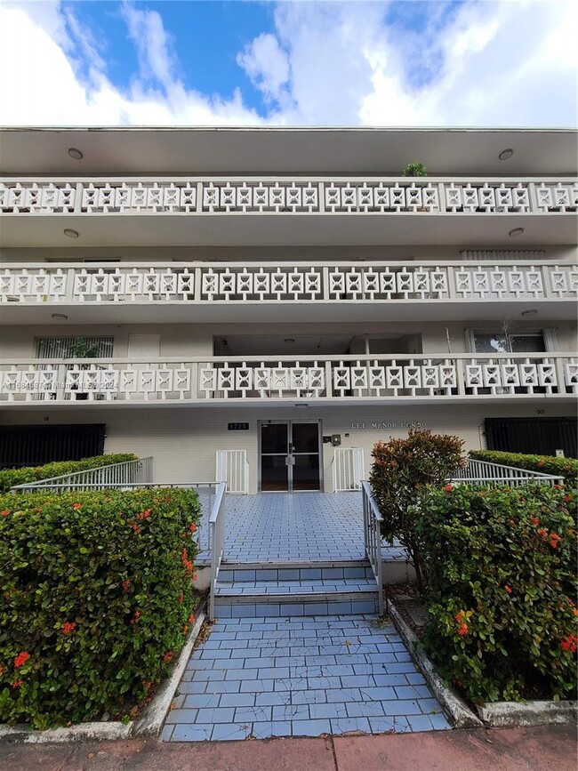 1725 James Ave in Miami Beach, FL - Building Photo - Building Photo