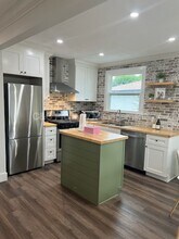 59 W Castle St in Stockton, CA - Building Photo - Building Photo