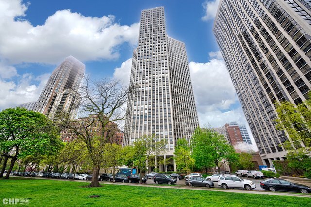 property at 2626 N Lakeview Ave