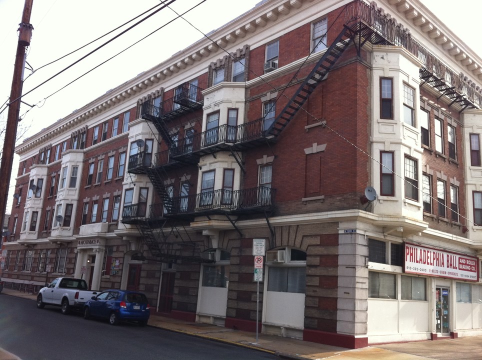 101 E High St in Pottstown, PA - Building Photo