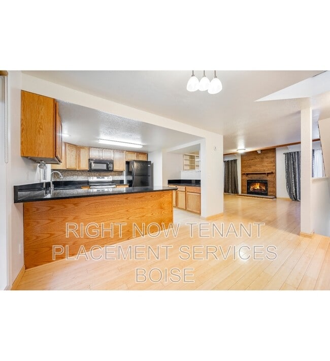 property at 1760 Woodbridge Ln