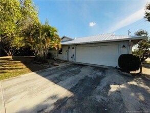 2041 SE Floresta Dr in Port St. Lucie, FL - Building Photo - Building Photo