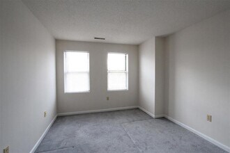 155 Beacon St, Unit 2 in Somerville, MA - Foto de edificio - Building Photo