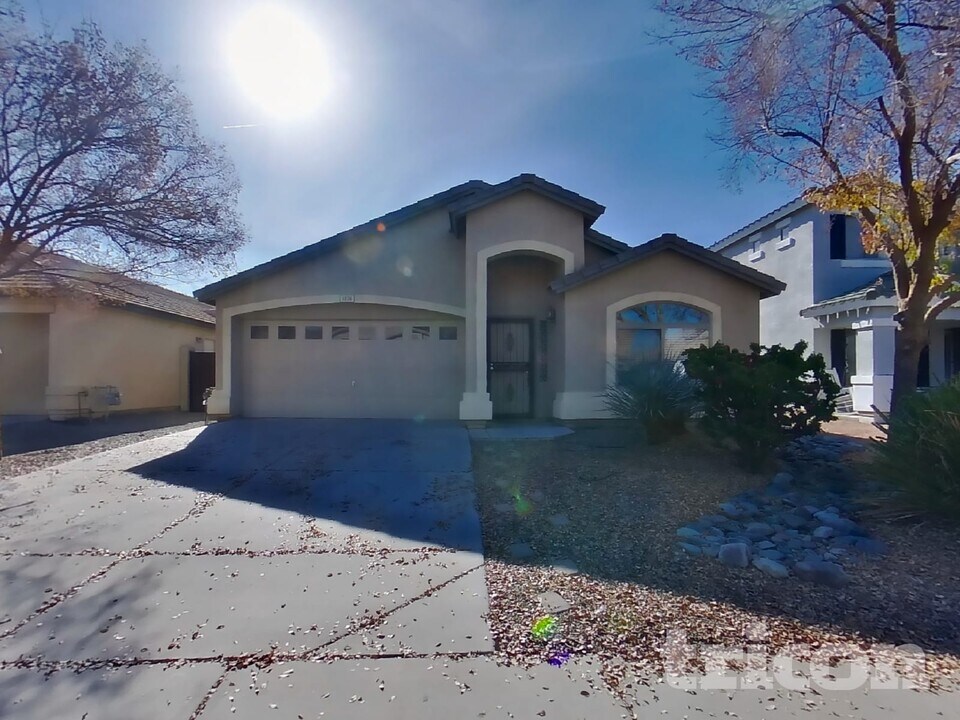 1275 E Shari St in San Tan Valley, AZ - Foto de edificio