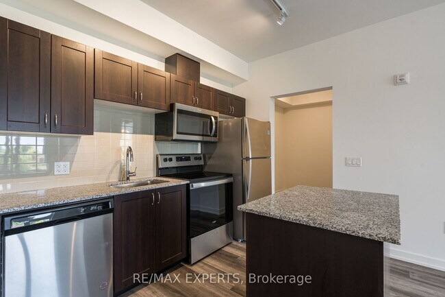 430 Essa Rd in Barrie, ON - Building Photo - Building Photo