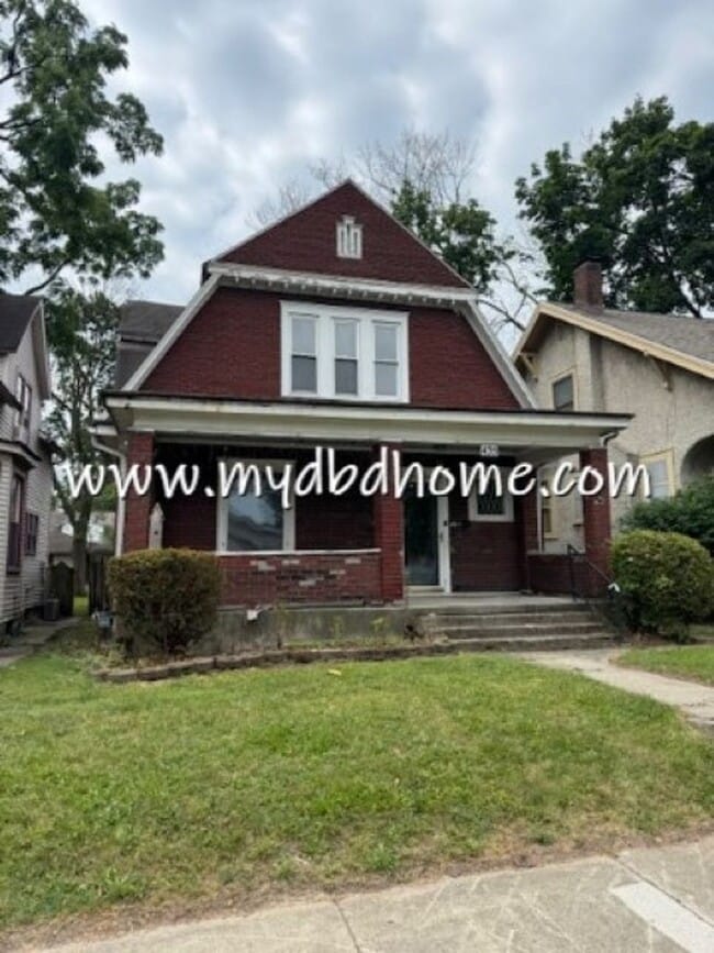property at 435 W Wildwood Ave