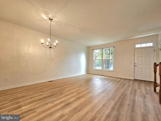 15330 Elizabeth Burbage Loop in Woodbridge, VA - Building Photo - Building Photo