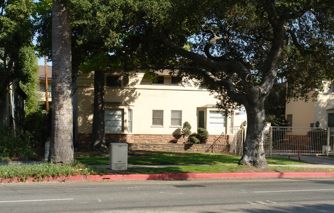 116 N Verdugo Rd in Glendale, CA - Building Photo - Building Photo