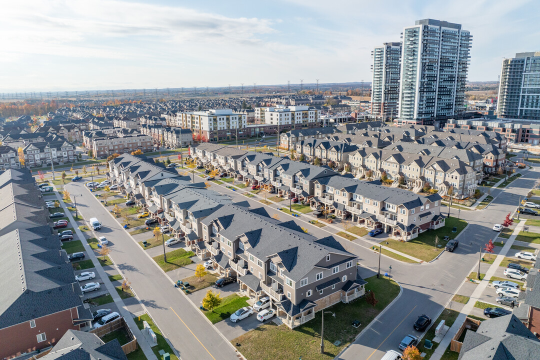 19 Nearco Cres in Oshawa, ON - Building Photo