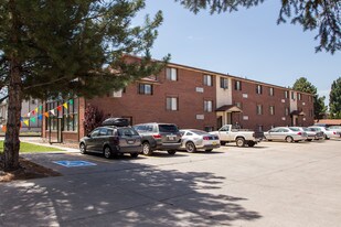 Twin Creek Apartments in Logan, UT - Building Photo