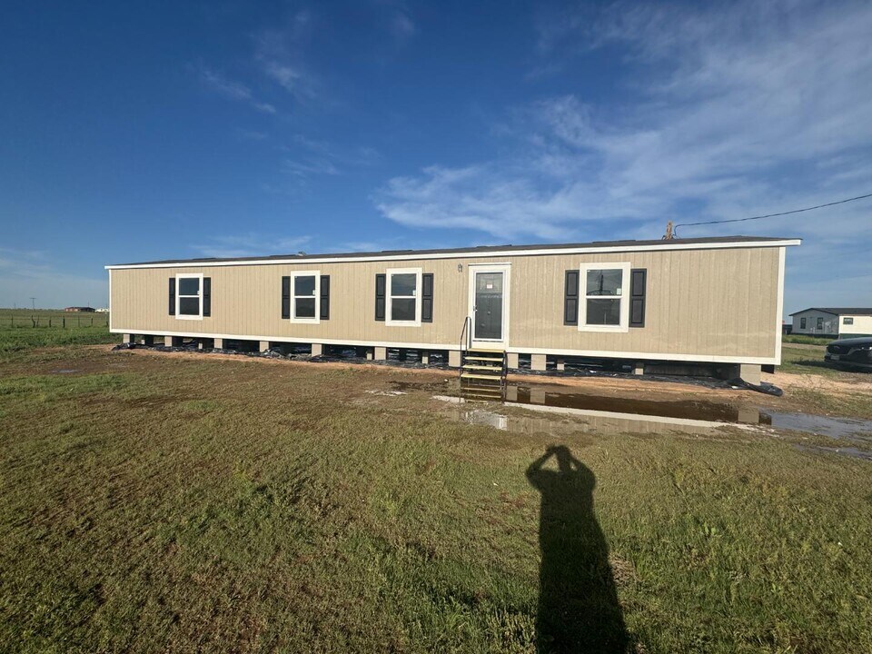 22700 City Lake Rd in Canyon, TX - Building Photo