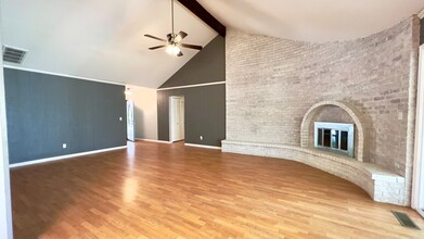 7314 S 69th E Ave in Tulsa, OK - Foto de edificio - Building Photo