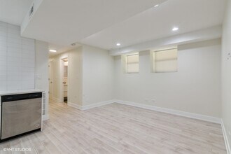 1914 W Crystal St in Chicago, IL - Building Photo - Building Photo