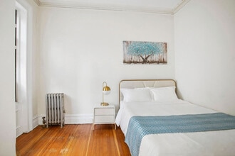 300 E 69th St in New York, NY - Building Photo - Building Photo
