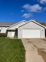 2930 W Glenpark Dr in Appleton, WI - Building Photo