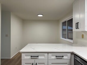 15102 111th Ave NE in Bothell, WA - Foto de edificio - Building Photo