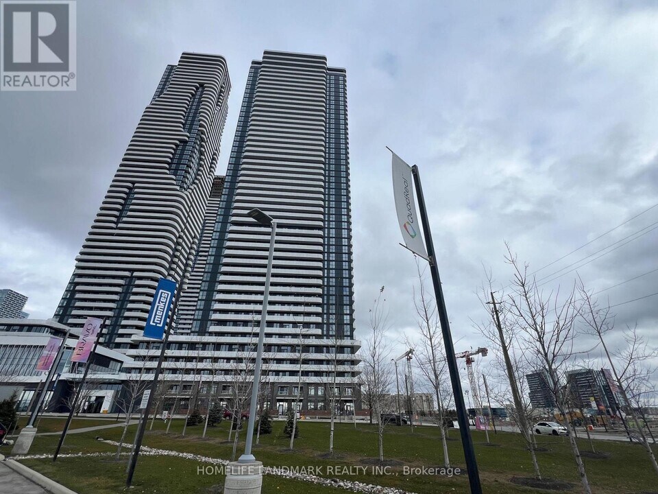 195 Commerce St in Vaughan, ON - Building Photo