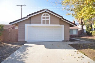 16035 Vía Norte in Lake Elsinore, CA - Building Photo