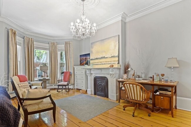 12 Auburn St, Unit B in Boston, MA - Foto de edificio - Building Photo