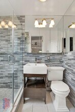 52 Barrow St in New York, NY - Building Photo - Building Photo