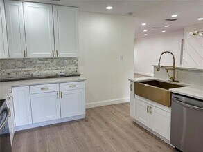12909 Forest Hills Dr in Tampa, FL - Building Photo - Building Photo