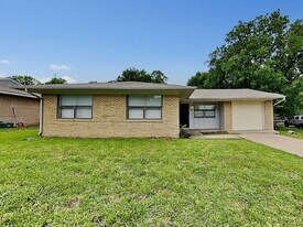 2225 Janice St in Mesquite, TX - Building Photo