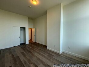 1079 Commonwealth Ave in Boston, MA - Building Photo - Building Photo