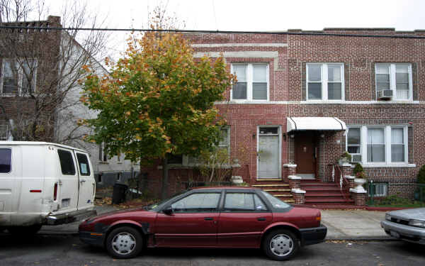 933 51st St in Brooklyn, NY - Building Photo