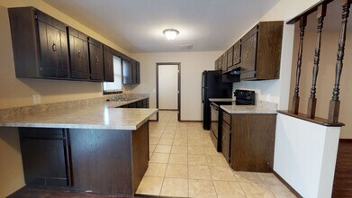 340 W Jewell St in Russell, KS - Building Photo - Building Photo