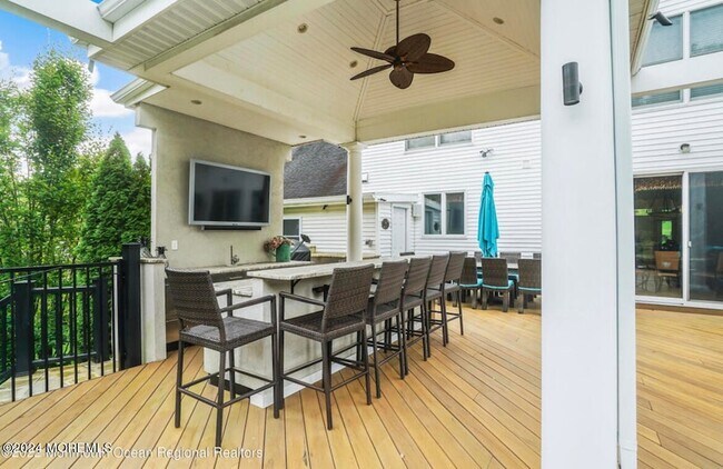 29 Northwoods Rd in Ocean Township, NJ - Foto de edificio - Building Photo