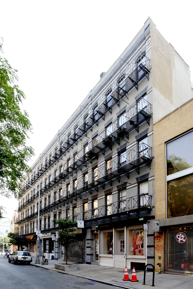 260-268 Elizabeth St in New York, NY - Foto de edificio - Building Photo