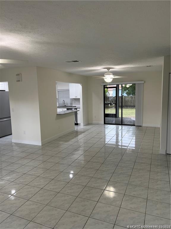 property at 160 SE Lakehurst Dr