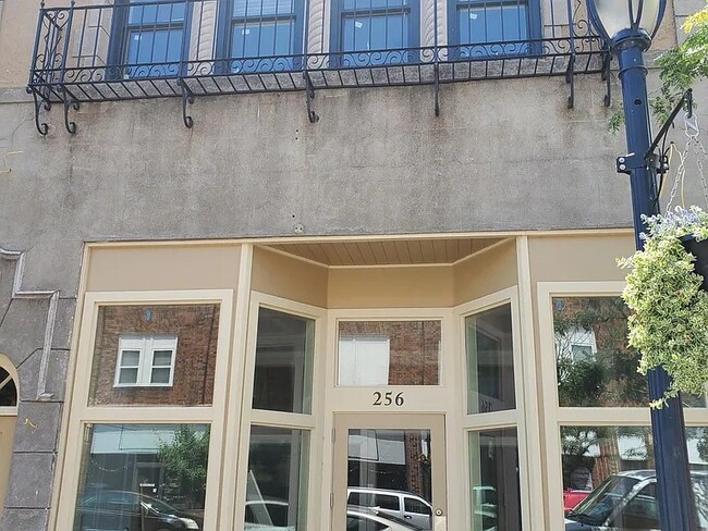 256 E Broadway, Unit A in Hopewell, VA - Building Photo - Building Photo