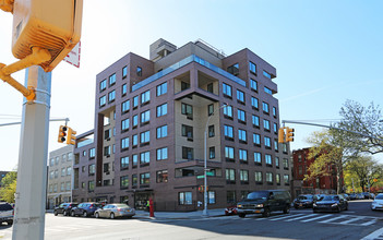 Marci in Brooklyn, NY - Foto de edificio - Building Photo