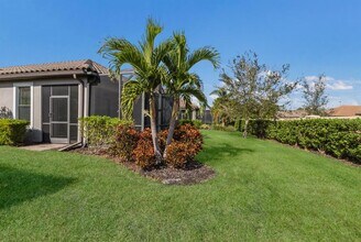 8720 Bellussi Dr in Sarasota, FL - Building Photo - Building Photo