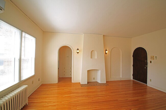 2806 Xerxes Ave S in Minneapolis, MN - Building Photo - Interior Photo