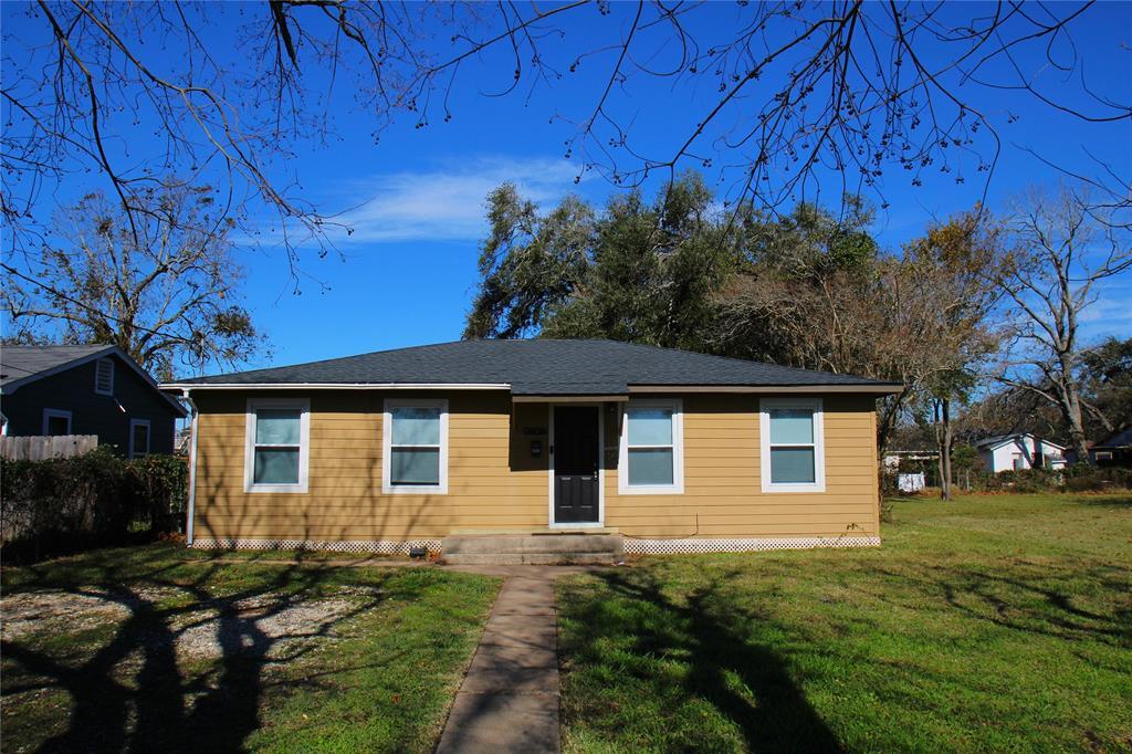520 Mckee St in Clute, TX - Building Photo