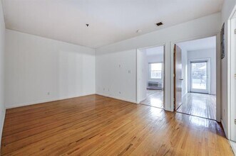 204 Grand St in Hoboken, NJ - Building Photo - Building Photo