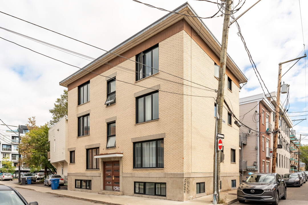 45 Hermine Rue in Québec, QC - Building Photo